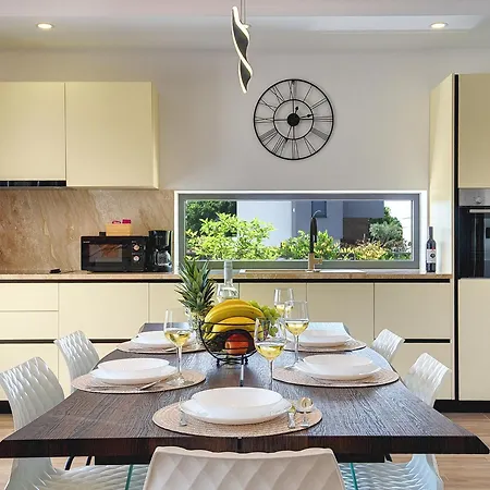 In Croatia Near The Adriatic Coast Villa *