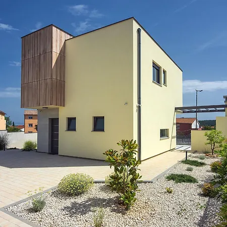 In Croatia Near The Adriatic Coast Villa Pula