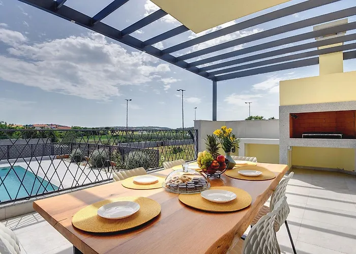 Villa In Croatia Near The Adriatic Coast *