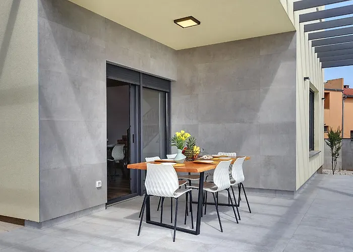 In Croatia Near The Adriatic Coast Вілла Пула